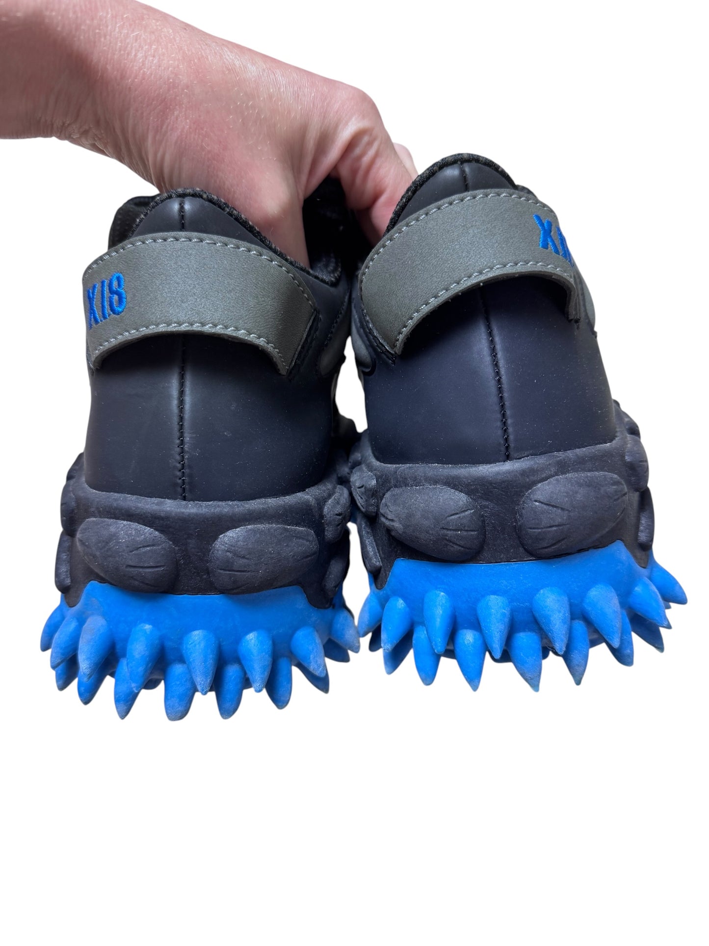 X18 Reykjavik blue spike trainers