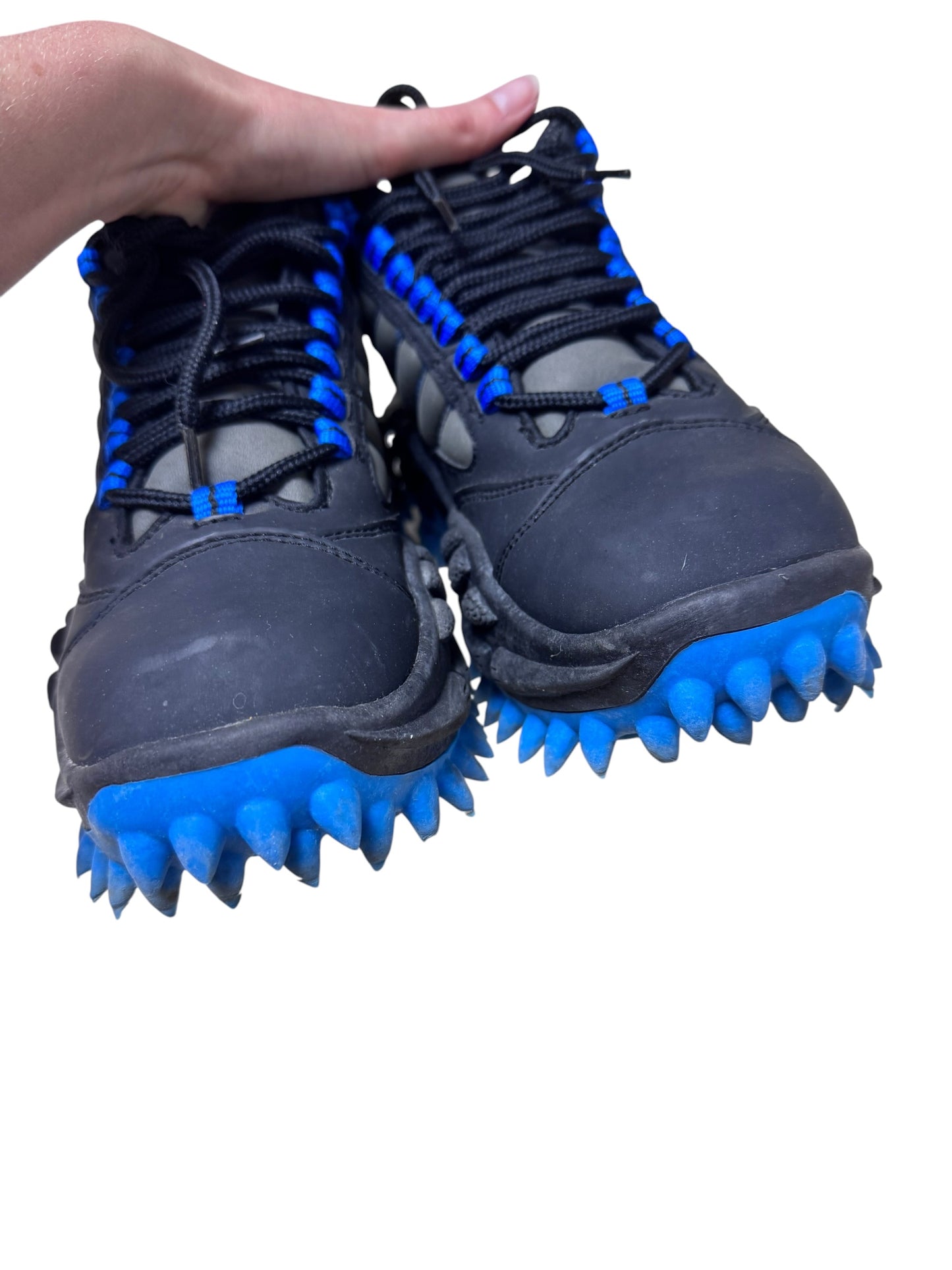 X18 Reykjavik blue spike trainers