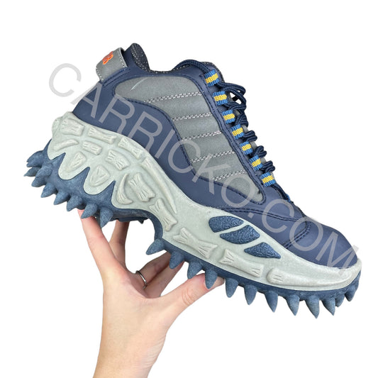 X18 Reykjavik navy spike trainers